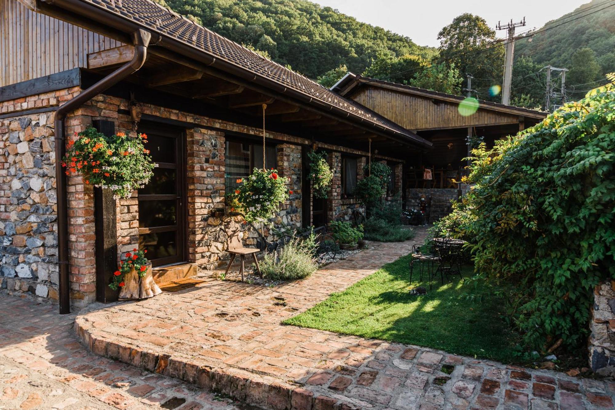 Отель Casa Soseco Оршова Экстерьер фото